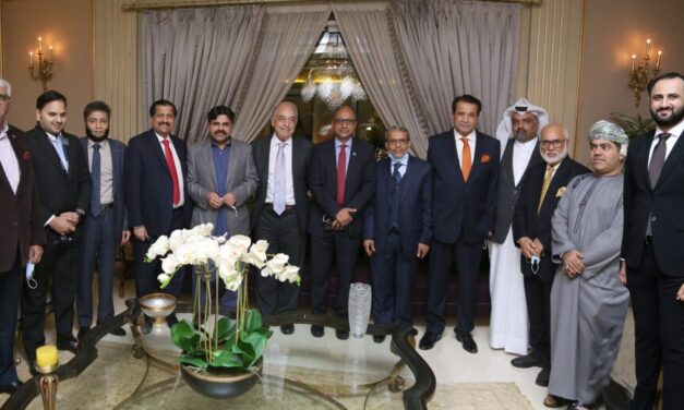 السفير العشبي يلتقي مدير المركز الدولي للعلوم البيولوجية والكيميائية، رئيس جامعة كراتشي و الجالية اليمنية في المدينة