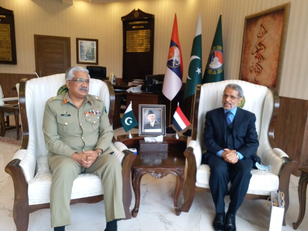 السفير يزور جامعة الدفاع الوطني الباكستانية في إسلام أباد ويلتقي رئيسها